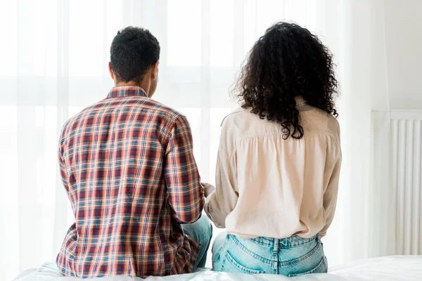 Back View Husband Wife Sitting Bed Close Each Other — Stock Photo, Image