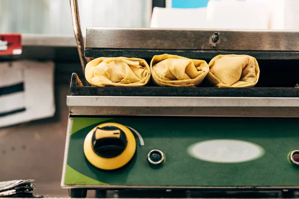 Smakelijke Turkse Döner Kebab Bereiden Kebab Grill — Stockfoto