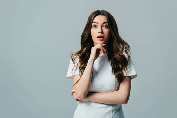 Surprised Beautiful Girl Open Mouth Looking Camera Isolated Grey — Stock Photo, Image