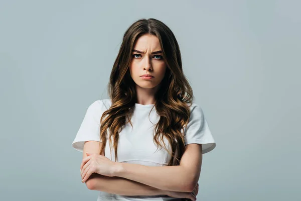 Menina Bonita Triste Shirt Branca Com Braços Cruzados Olhando Para — Fotografia de Stock