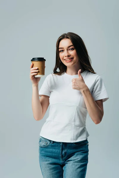 Glücklich Schönes Mädchen Weißen Shirt Mit Pappbecher Zeigt Daumen Nach — Stockfoto