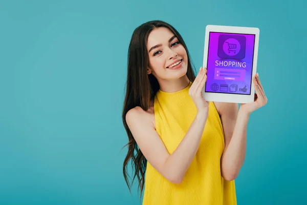 Szép Boldog Lány Sárga Ruhában Bemutató Digitális Tabletta Bevásárló App — Stock Fotó