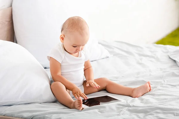Cute Barefoot Child White Clothes Pointing Fingers Digital Tablet — Stock Photo, Image