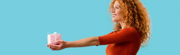 Smiling Woman Holding Gift Box Isolated Blue — Stock Photo, Image