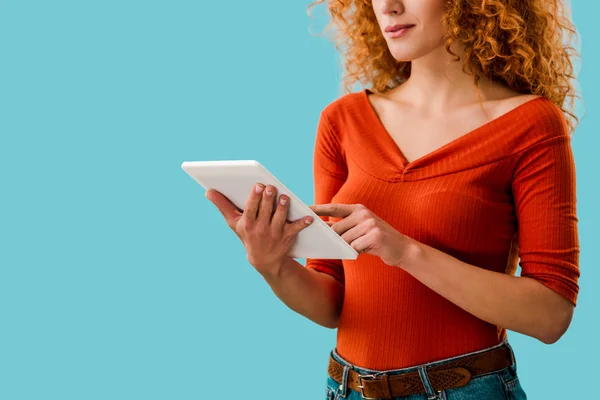 Vista Recortada Mujer Usando Tableta Digital Aislada Azul — Foto de Stock