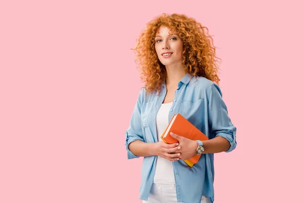 Hermoso Estudiante Feliz Sosteniendo Libros Aislados Rosa — Foto de Stock