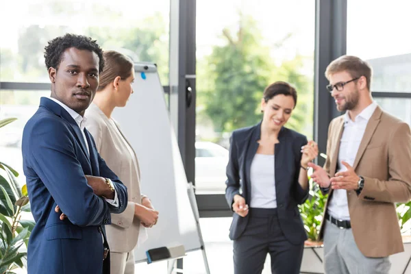 Four Multiethnic Colleagues Formal Wear Standing Flipchart Office — Stock Photo, Image