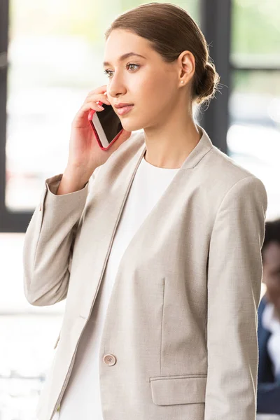 Businesswoman Formal Wear Talking Smartphone Office — Stock Photo, Image