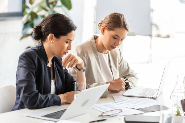 Two Businesswomen Formal Wear Table Conference Office — Stock Photo, Image