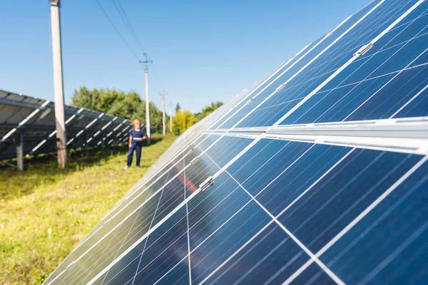 Selektywne Skupienie Baterii Energii Słonecznej Przestrzenią Kopiowania — Zdjęcie stockowe