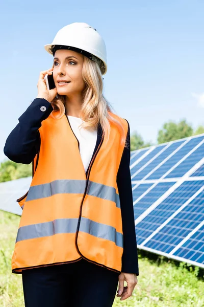 Attractive Businesswoman Hardhat Safety Vest Talking Smartphone — Stock Photo, Image