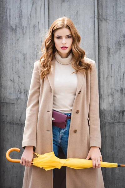 Attractive Woman Coat Looking Camera Holding Yellow Umbrella — Stock Photo, Image