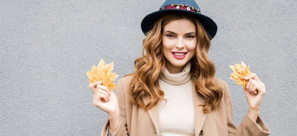 Panoramic Shot Attractive Woman Blue Hat Looking Camera Holding Yellow — Stock Photo, Image