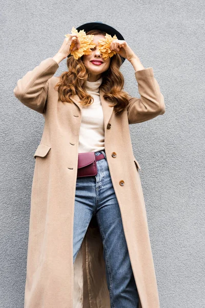 Young Adult Woman Blue Hat Coat Holding Yellow Leaves — Stock Photo, Image