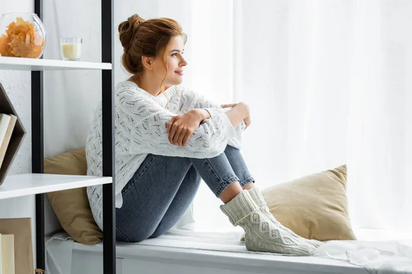 Side View Attractive Woman White Sweater Jeans Sitting Looking Away — Stock Photo, Image