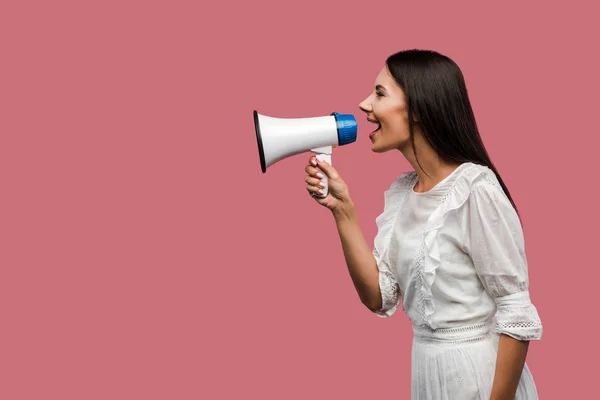 Zijaanzicht Van Vrouw Schreeuwen Megafoon Geïsoleerd Roze — Stockfoto