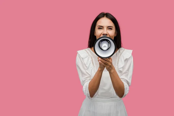 Žena Křičela Megafonu Izolovaně Růžovém — Stock fotografie