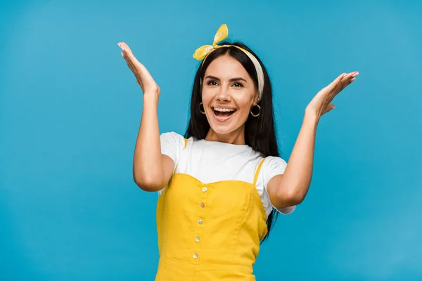 Feliz Joven Mujer Diadema Gesto Aislado Azul — Foto de Stock