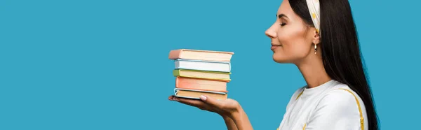 Panoramische Foto Van Vrouw Met Boeken Geïsoleerd Blauw — Stockfoto