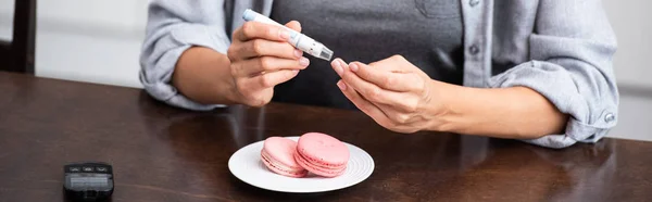 Panoramic Shot Woman Making Test While Holding Blood Lancet — Stock Photo, Image