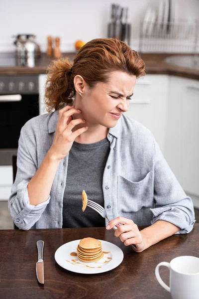 Woman Allergy Scratching Neck Neck While Holding Fork Pancakes — Stock Photo, Image