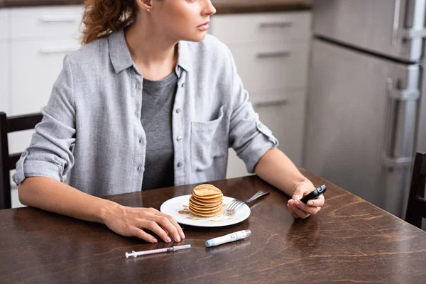 Cropped View Woman Diabetes Holding Glucose Monitor Pancakes — Stock Photo, Image