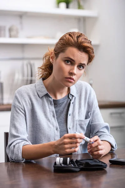 Selective Focus Attractive Woman Holding Blood Lancet — Stock Photo, Image