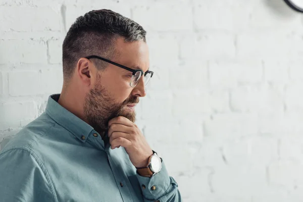 Side View Pensive Businessman Shirt Glasses Looking Away — Stock Photo, Image