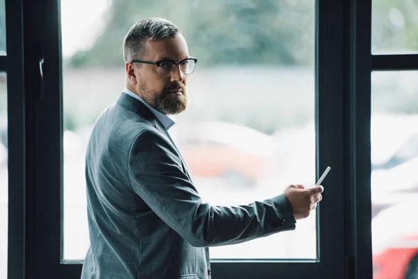 Handsome Businessman Formal Wear Glasses Holding Smartphone — Stock Photo, Image