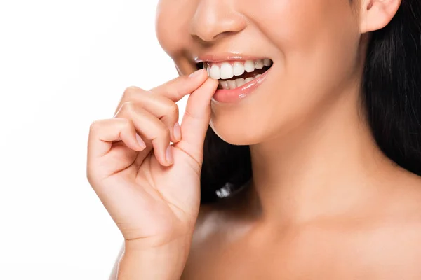 Przycięte Widok Pięknej Azjatyckiej Kobiety Pokazując Białe Zęby Białym Tle — Zdjęcie stockowe