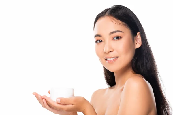 Nua Bela Mulher Asiática Segurando Creme Cosmético Isolado Branco — Fotografia de Stock