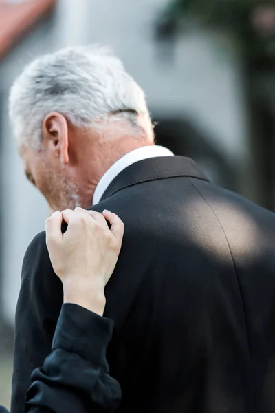 Cropped View Woman Touching Man Funeral — Stock Photo, Image