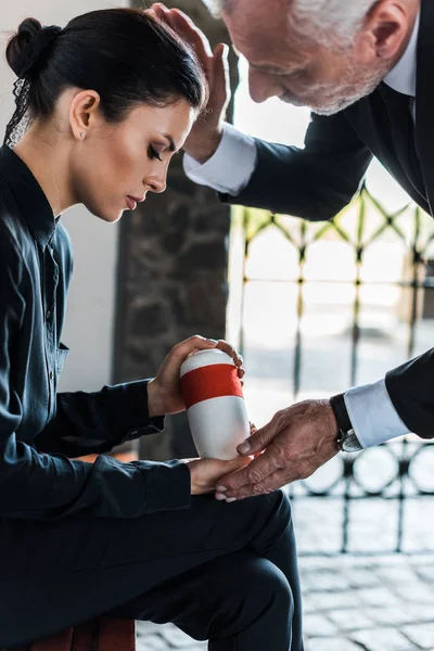 Selective Focus Senior Man Touching Sad Woman Holding Mortuary Urn — Stock Photo, Image