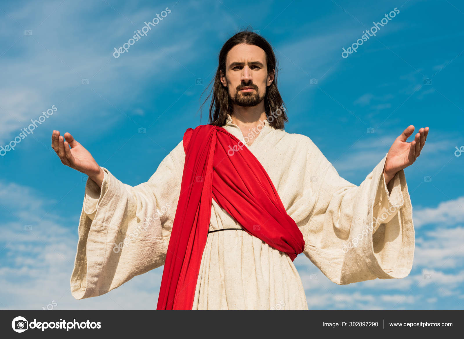 Gesù Barbuto Con Mani Tese Contro Cielo Blu — Foto stock di © AndrewLozovyi  #302897290, image size:1600x1168
