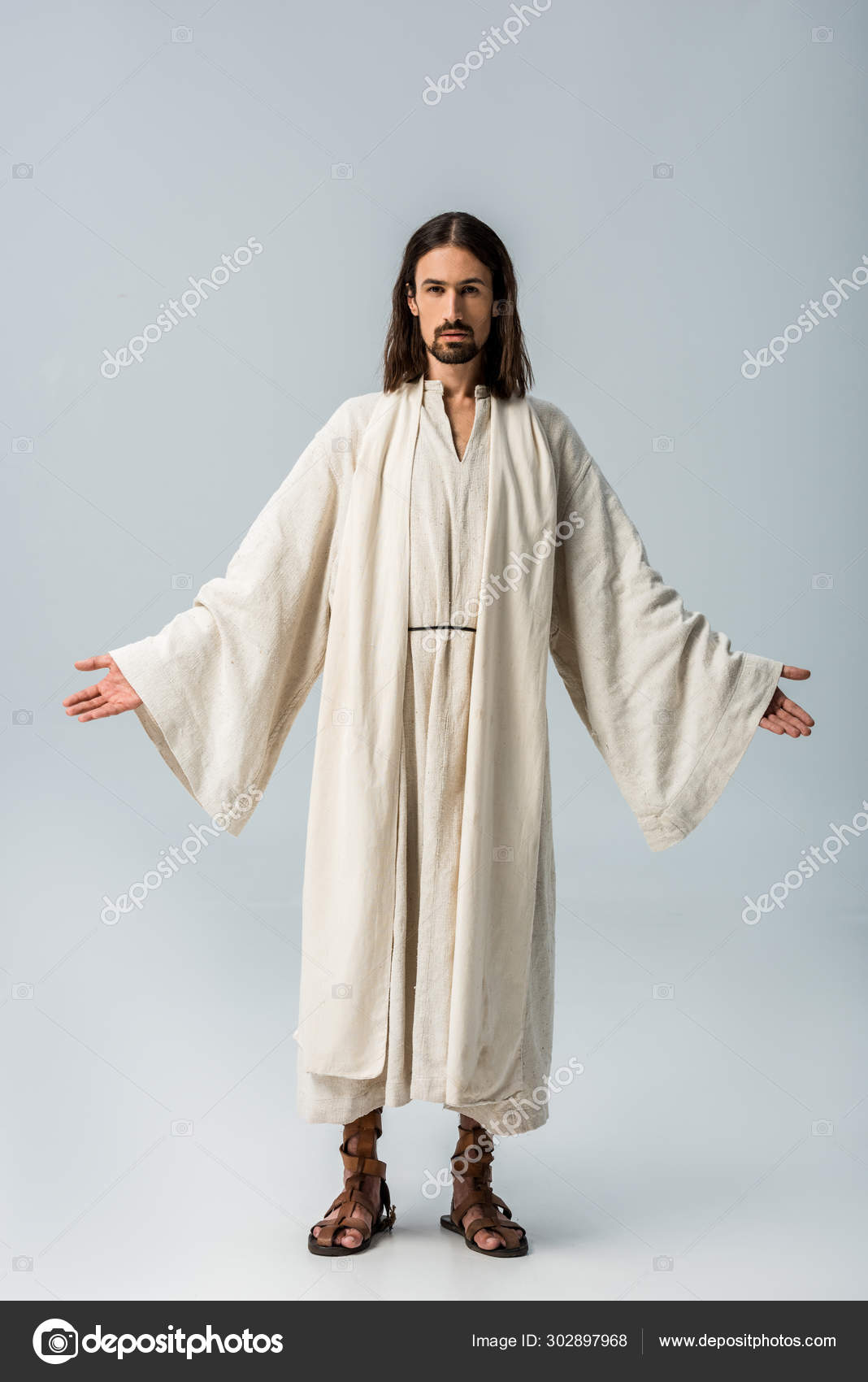 Uomo Religioso Vestaglia Gesù Piedi Con Mani Tese Sul Grigio — Foto stock  di © AndrewLozovyi #302897968, image size:1068x1700