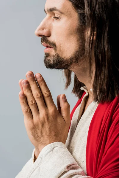 Pandangan Samping Dari Pria Berjanggut Dengan Tangan Berdoa Terisolasi Abu — Stok Foto