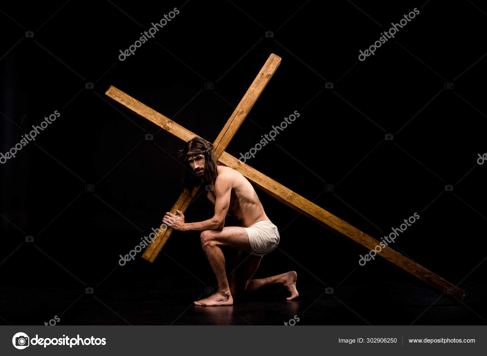Sin Camisa Jesús Sentado Sosteniendo Cruz Madera Negro: fotografía de stock © AndrewLozovyi