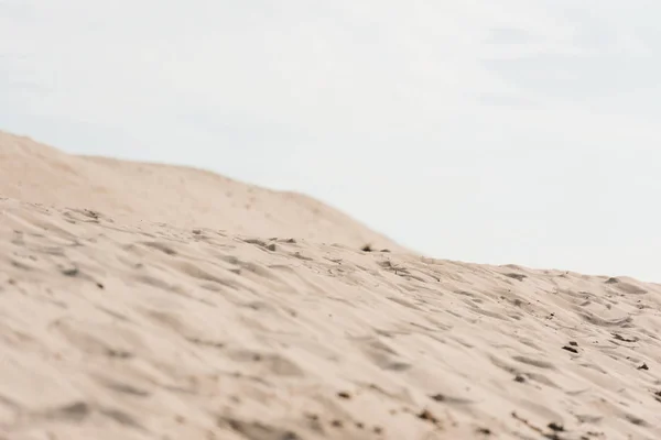 Selektiv Fokusering Vågig Sand Mot Himlen Med Moln Öknen — Stockfoto