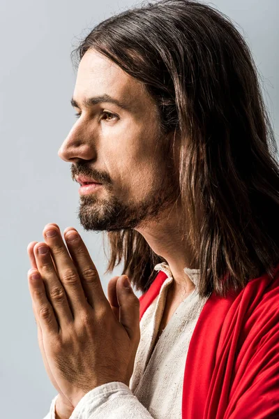 Hombre Barbudo Guapo Rezando Aislado Gris — Foto de Stock