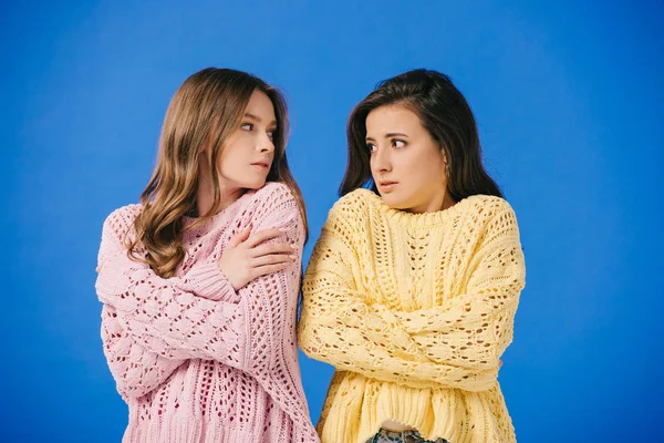 Attractive Women Sweaters Looking Each Other Feeling Cold Isolated Blue — Stock Photo, Image