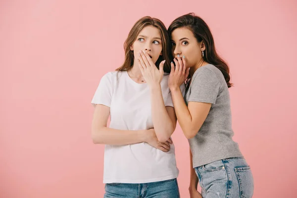 Attractive Woman Telling Secret Her Shocked Friend Shirt Isolated Pink — Stock Photo, Image
