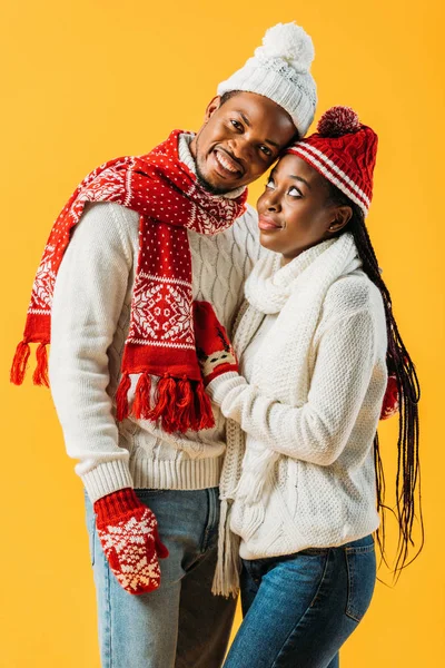 African American Man Winter Outfit Embracing Woman Who Looking Him — Stock Photo, Image