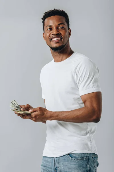 African American Man Met Dollar Bankbiljetten Zoek Weg Geïsoleerd Grijs — Stockfoto