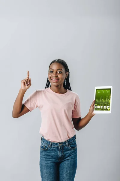 African American Woman Holding Digital Tablet Healthy Lifestyle Application Showing — Stock Photo, Image