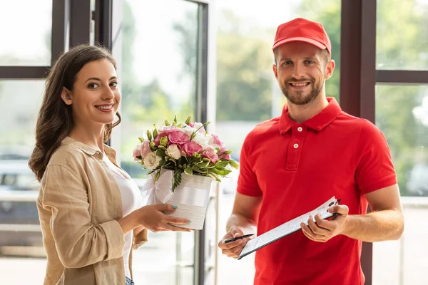 Bearded Cheerful Delivery Man Holding Clipboard Beautiful Woman — Stock Photo, Image