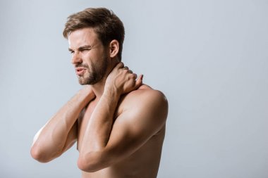 boyun ağrısı gri izole ile gömleksiz sakallı sporcu