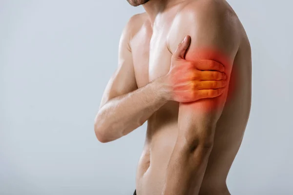 Bijgesneden Aanzicht Van Shirtless Sportman Met Arm Pijn Geïsoleerd Grijs — Stockfoto