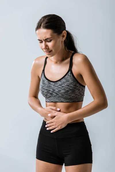 Deportista Atractiva Con Dolor Estómago Aislado Gris —  Fotos de Stock