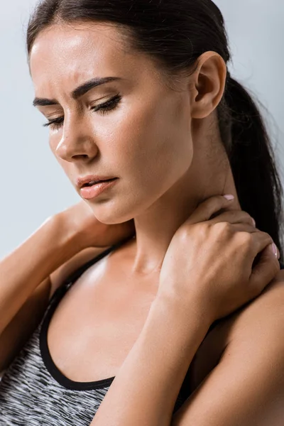 Deportista Atractiva Con Dolor Cuello Aislado Gris —  Fotos de Stock