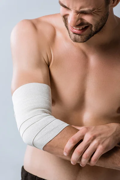 Partiell Syn Bar Överkropp Sportsman Med Elastiskt Bandage Armbåge Isolerad — Stockfoto